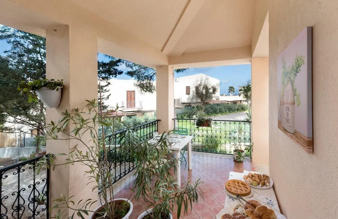 B&B Villa Il Carrubo-1